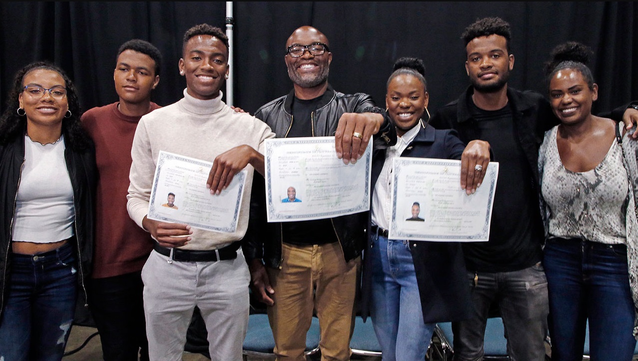 Anderson Silva com foto de família